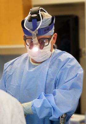 �e�t� l�ka�i um� jako prvn� na sv�t� pomoci pacient�m s vysok�m krevn�m tlakem, kter�m nepom�haj� l�ky